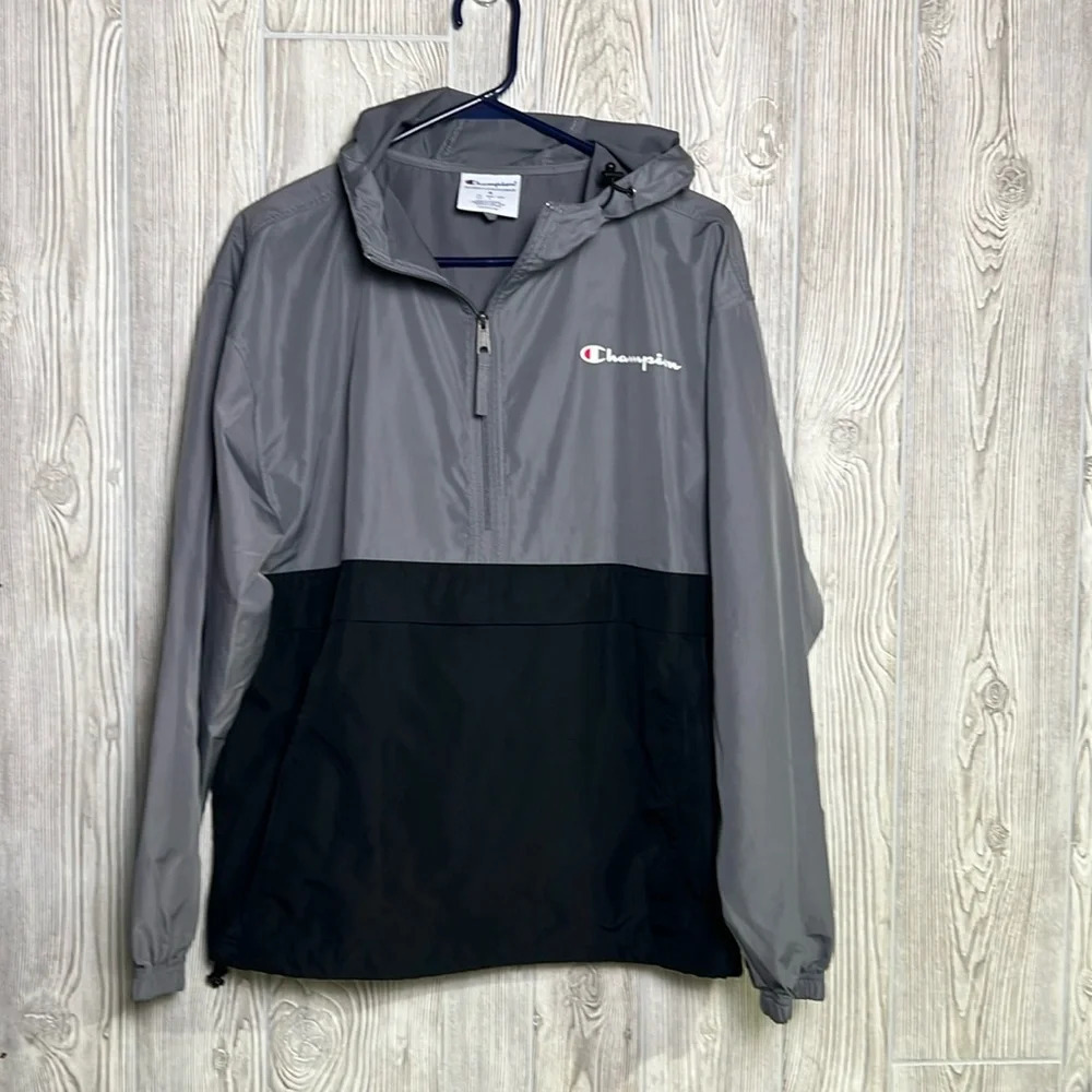 Men’s Champion quarter zip pullover windbreaker with hood Front zip pocket SizeM
